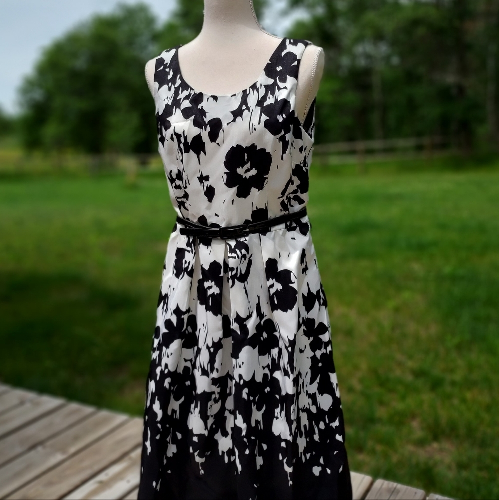SLEEVELESS DRESS PERFECT WITH A SWEATER